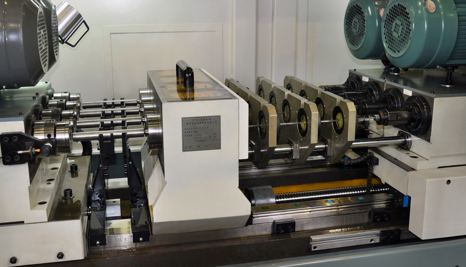 GSM金石機械生產(chǎn)的四軸槍鉆鉆機